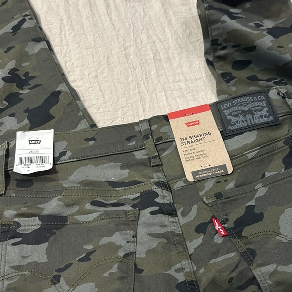 Levi’s Camo print jeans. Size 26/30 - Picture 2 of 7